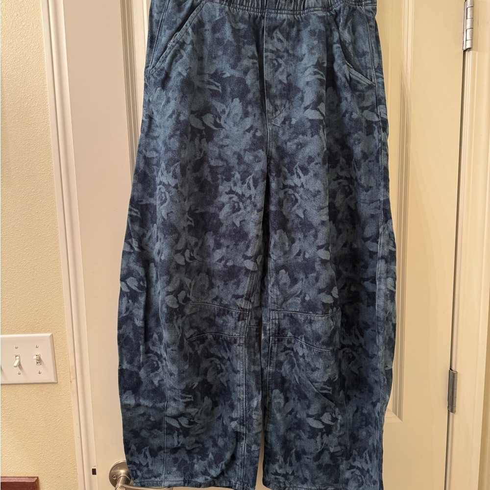 Gap Floral barrel denim
